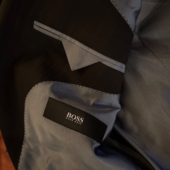 Hugo Boss 130s Suit - Picture 2 of 8